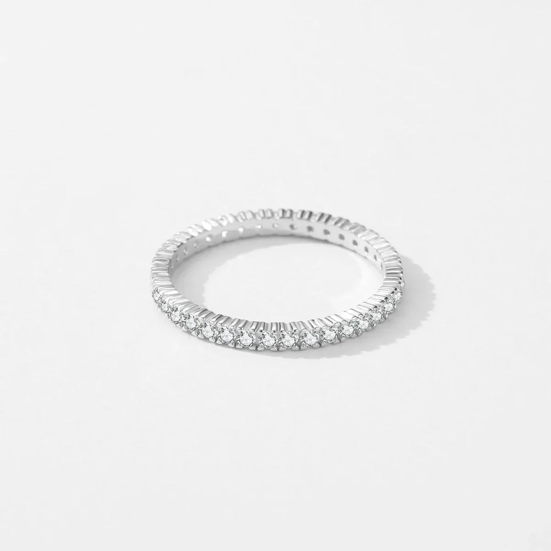 Minimalistyczny Luminous Eternity Ring