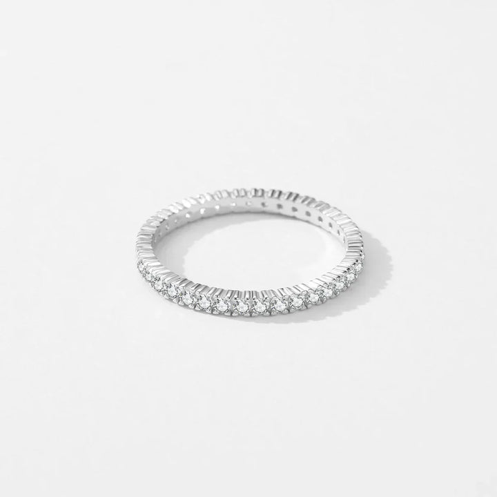 Minimalistyczny Luminous Eternity Ring