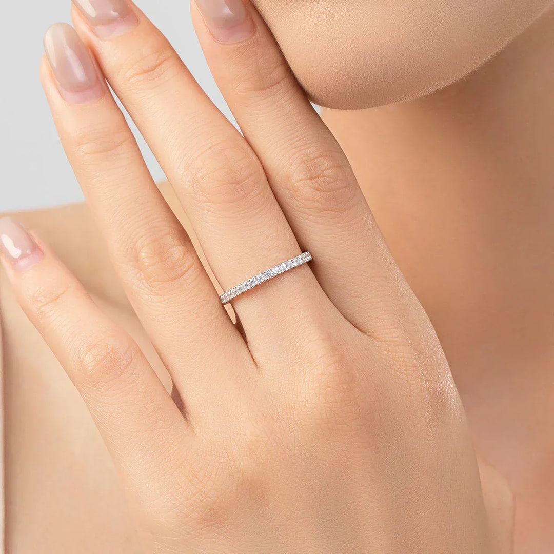 Minimalistyczny Pierścionek Eternity Luminujący